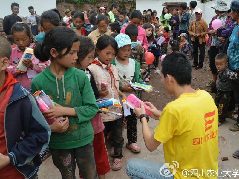 7��28�գ���(j��ng)�v��2����С�r��ɽ·���Ĵ��r(n��ng)�I(y��)��W����·ꖹ⡱�F꠻I���Đ������Y��꠆T�ʹ���Ĺ�ͬŬ�����\���˴���K���͵��˺��ӂ������ϡ�