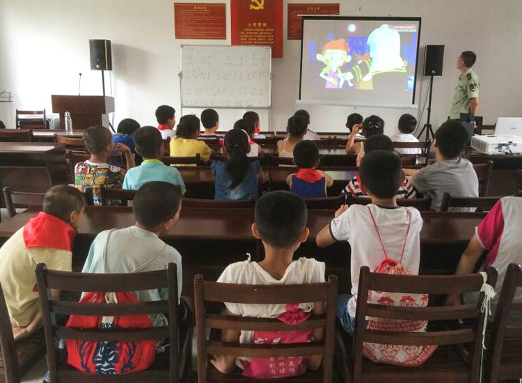 ־Ը����Ո���ą^�侯��꠰�ǰ�����ٽoС���т���������ȫ֪�R�v����