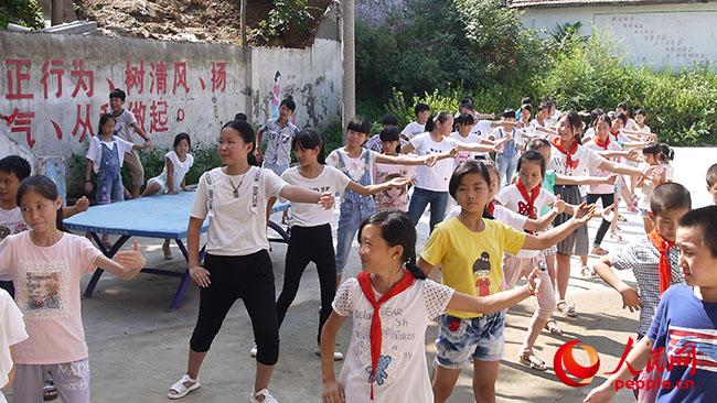 ���ϿƼ���W��һ��һ·���x��(w��)֧���c���ʷ�ؚ�{(di��o)�Ќ��`�F��������ꖿh��¹ɽ�(zh��n)�u�ŸG���_չ�x��(w��)֧�̺ͷ�ؚ�{(di��o)�����D��־Ը�߽̺��ӂ�̫�Oȭ�����F��ṩ��