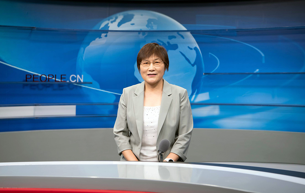 中國兒童中心黨委書記叢中笑接受人民網采訪。人民網 楊華龍攝