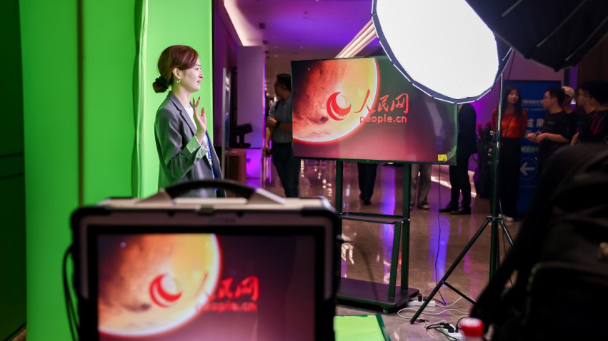 隨幻虛擬直播工作站體驗(yàn)區(qū)。主辦方供圖
