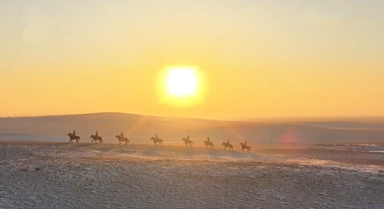 致敬！邊防官兵伴著夕陽守邊關(guān)